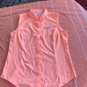 Size lg Columbia lightweight open back, mesh for coolness on back ! Peach color!